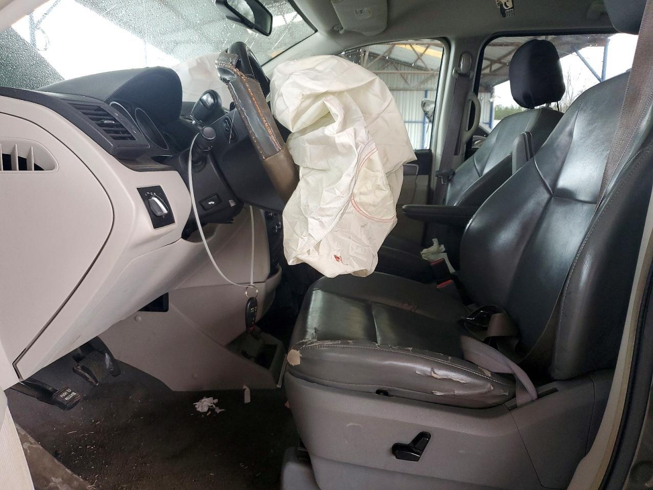 2010 Volkswagen Routan Se - Image 7