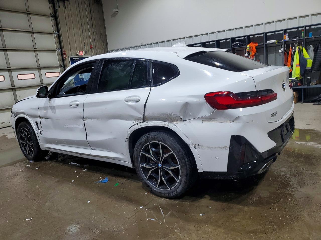 2024 BMW X4 xDrive30I - Image 2