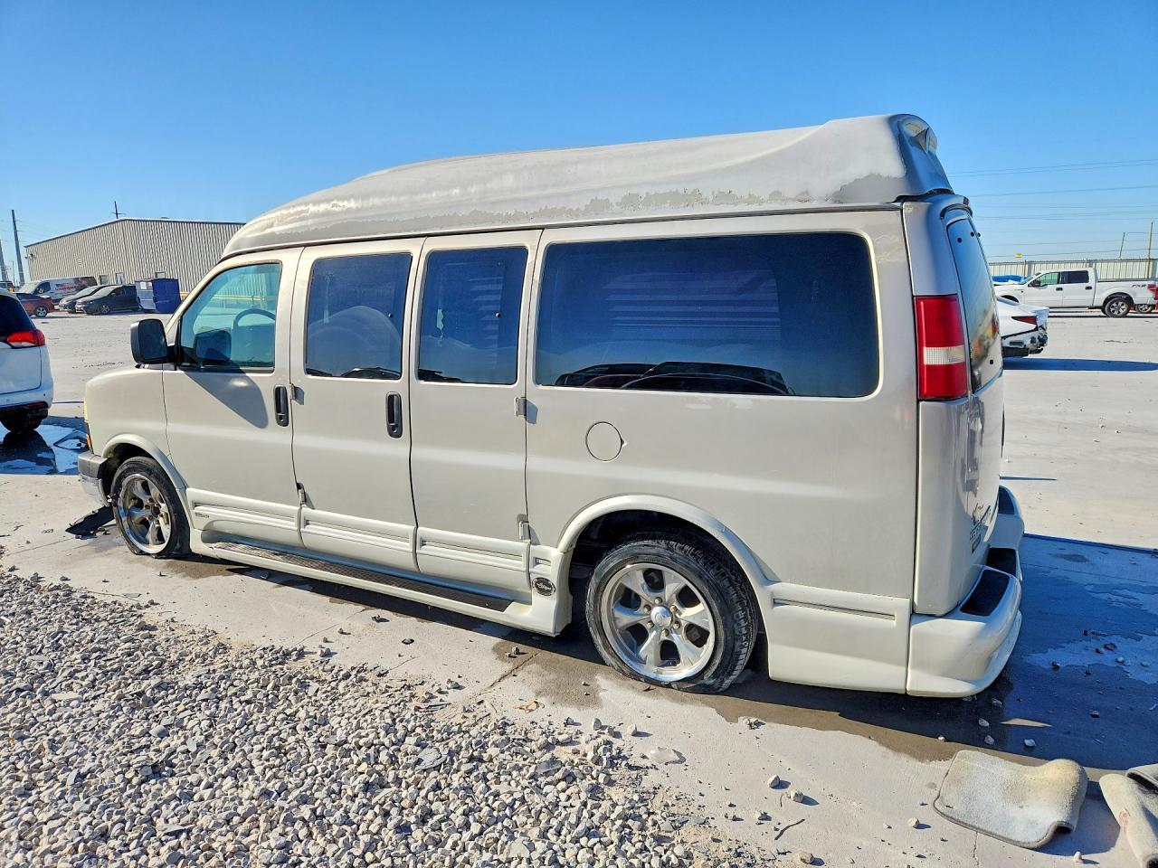 2005 GMC Savana Rv G1500 - Image 2
