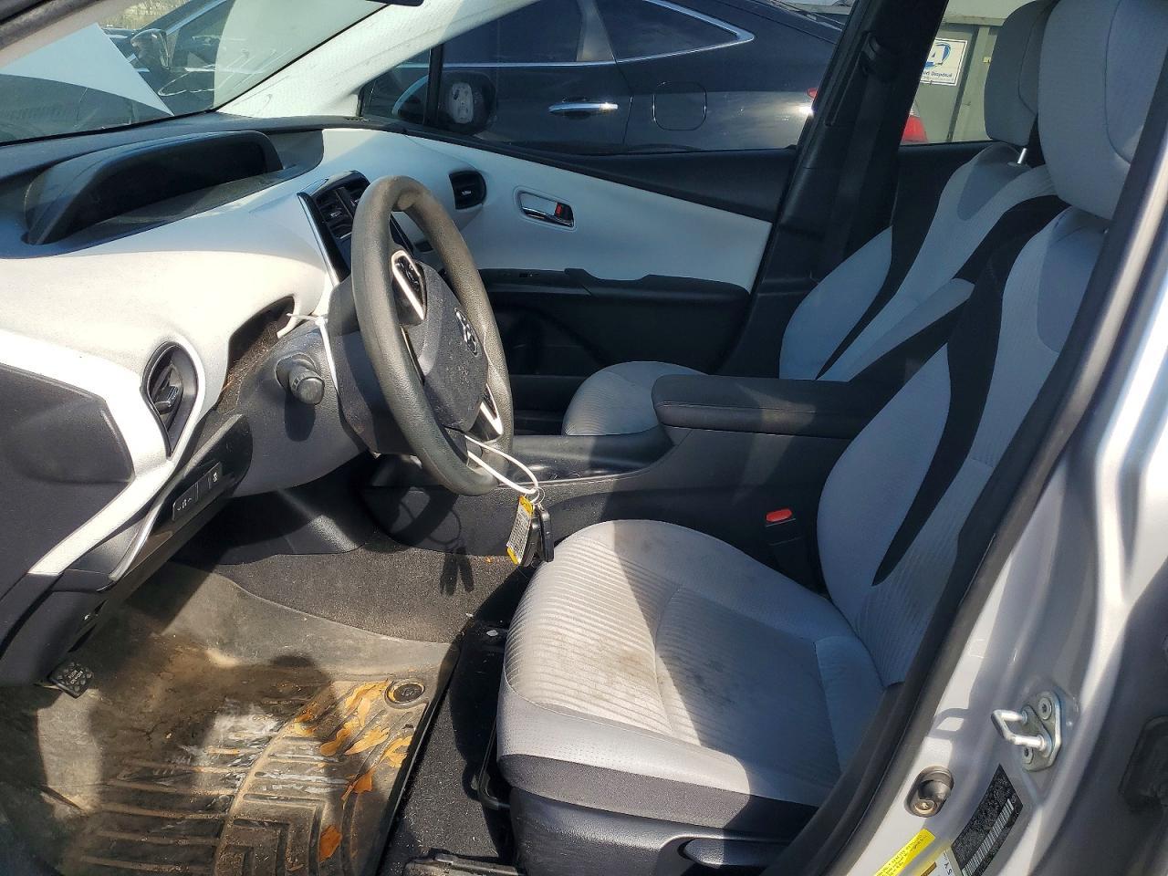 2016 Toyota Prius Two - Фото 7