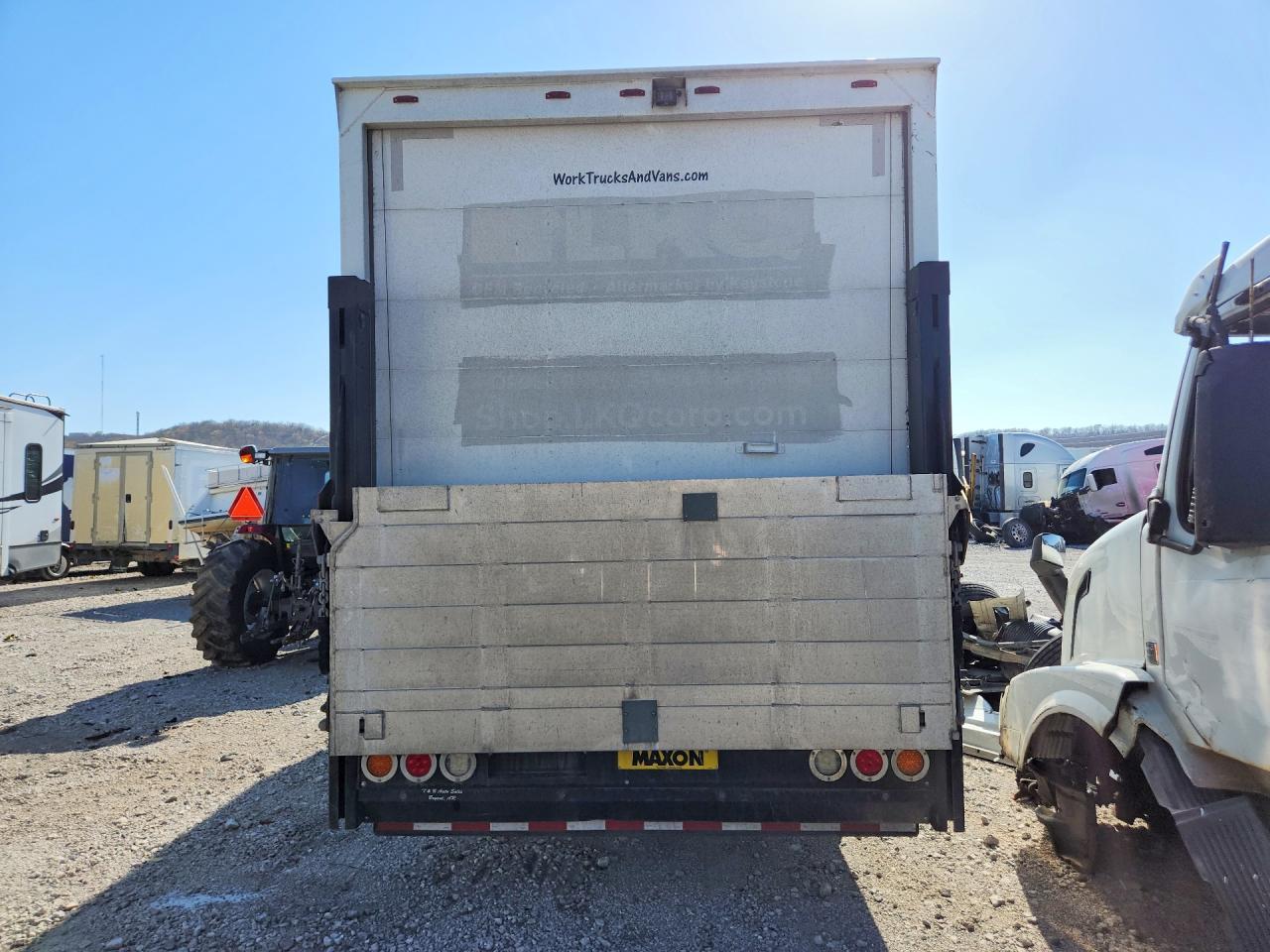 2017 Isuzu Npr Hd Delivery Truck - Фото 6