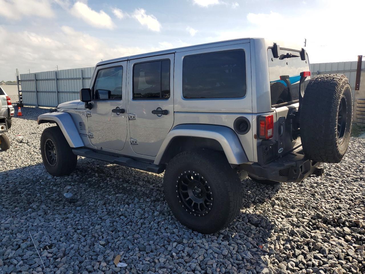 2013 Jeep Wrangler Unlimited Sahara - Фото 2