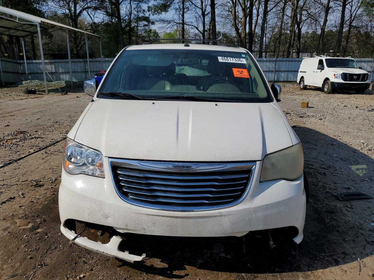 2011 Chrysler Town & Country Touring L - Фото 5