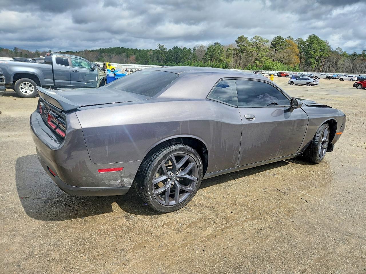 2022 Dodge Challenger Sxt - Image 3