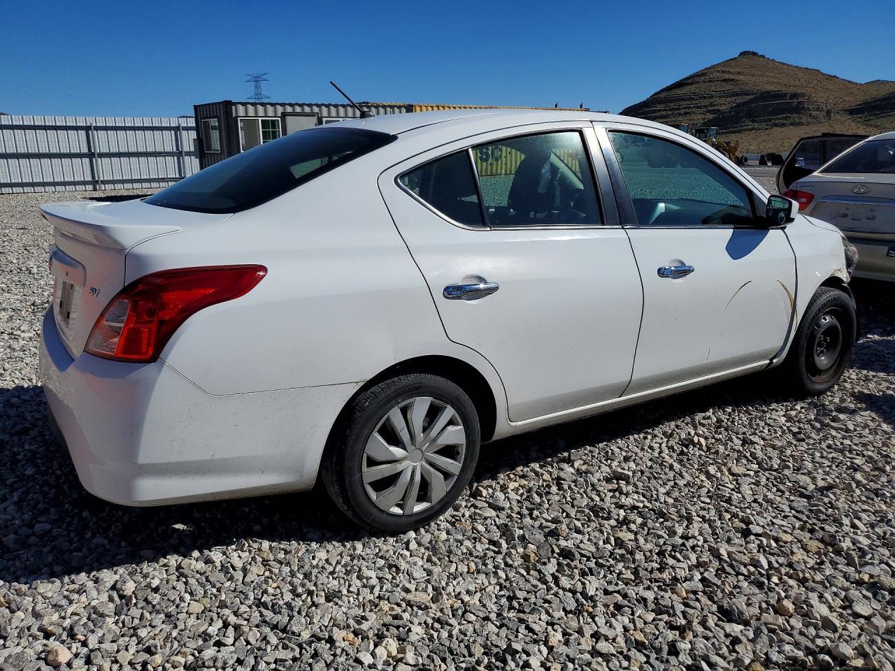 2019 Nissan Versa Sv - Фото 3