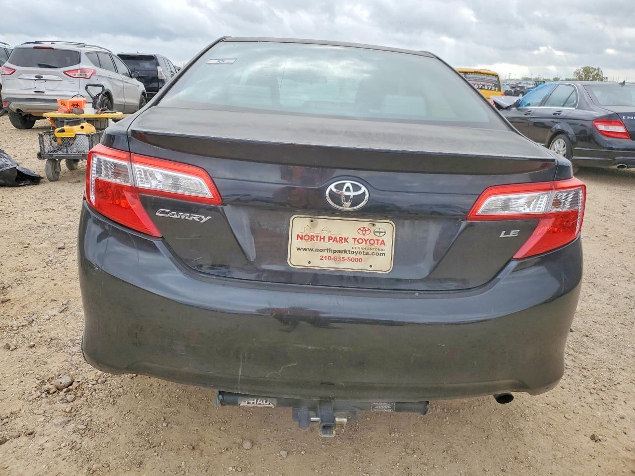 2012 Toyota Camry Le A - Image 6