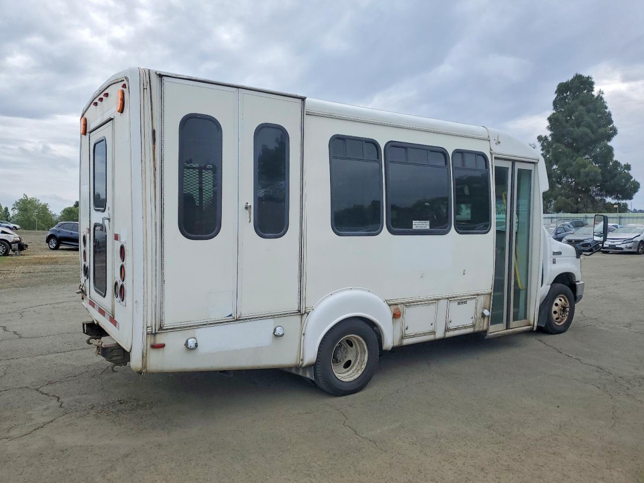 2009 Ford E450 Shuttle Bus - Фото 4
