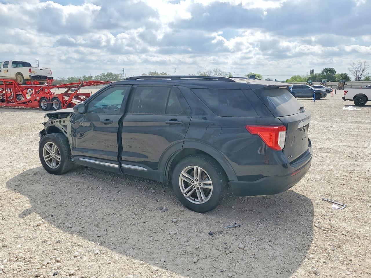 2023 Ford Explorer Xlt - Image 2