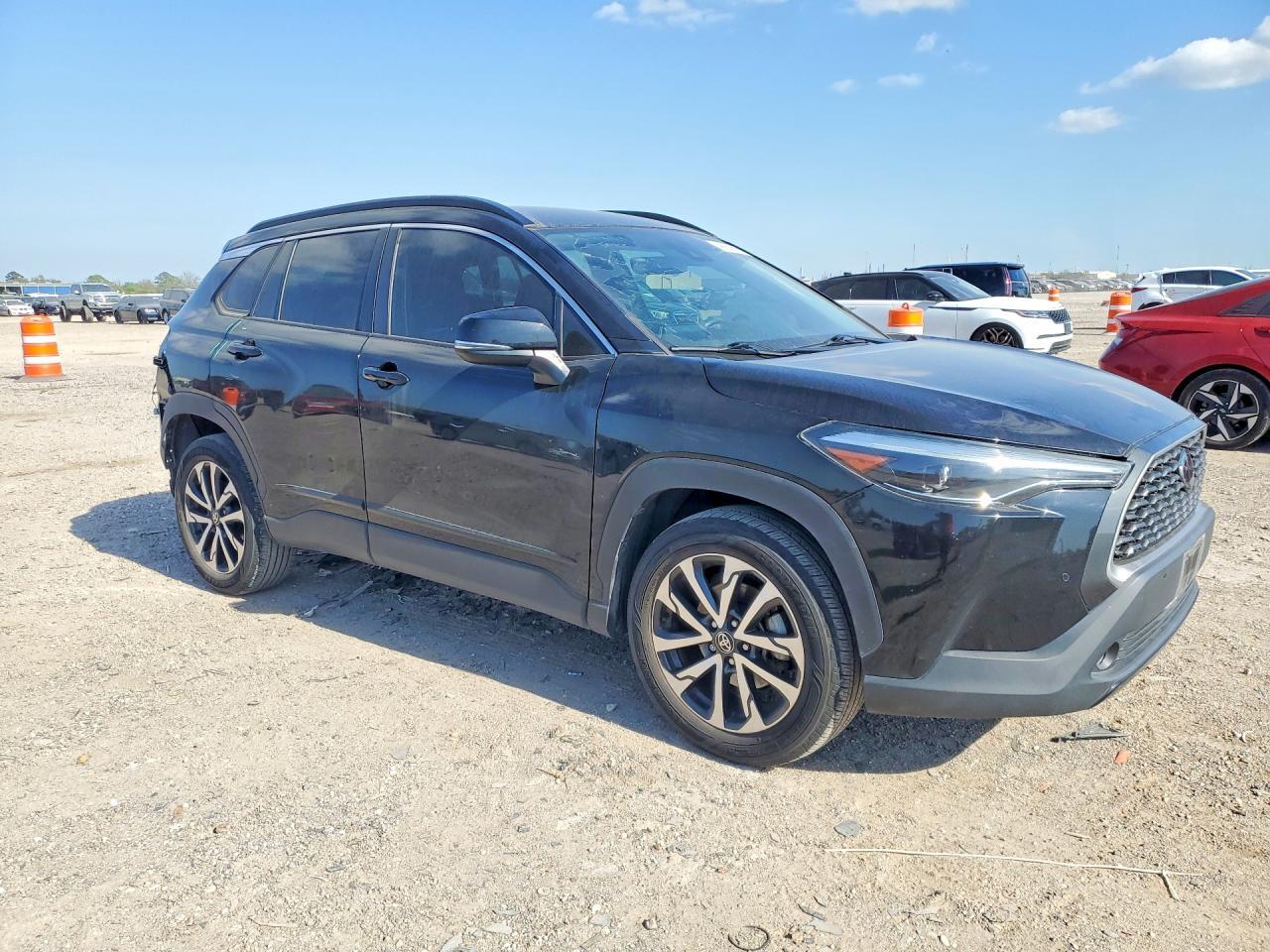 2022 Toyota Corolla Cross Xle - Image 4