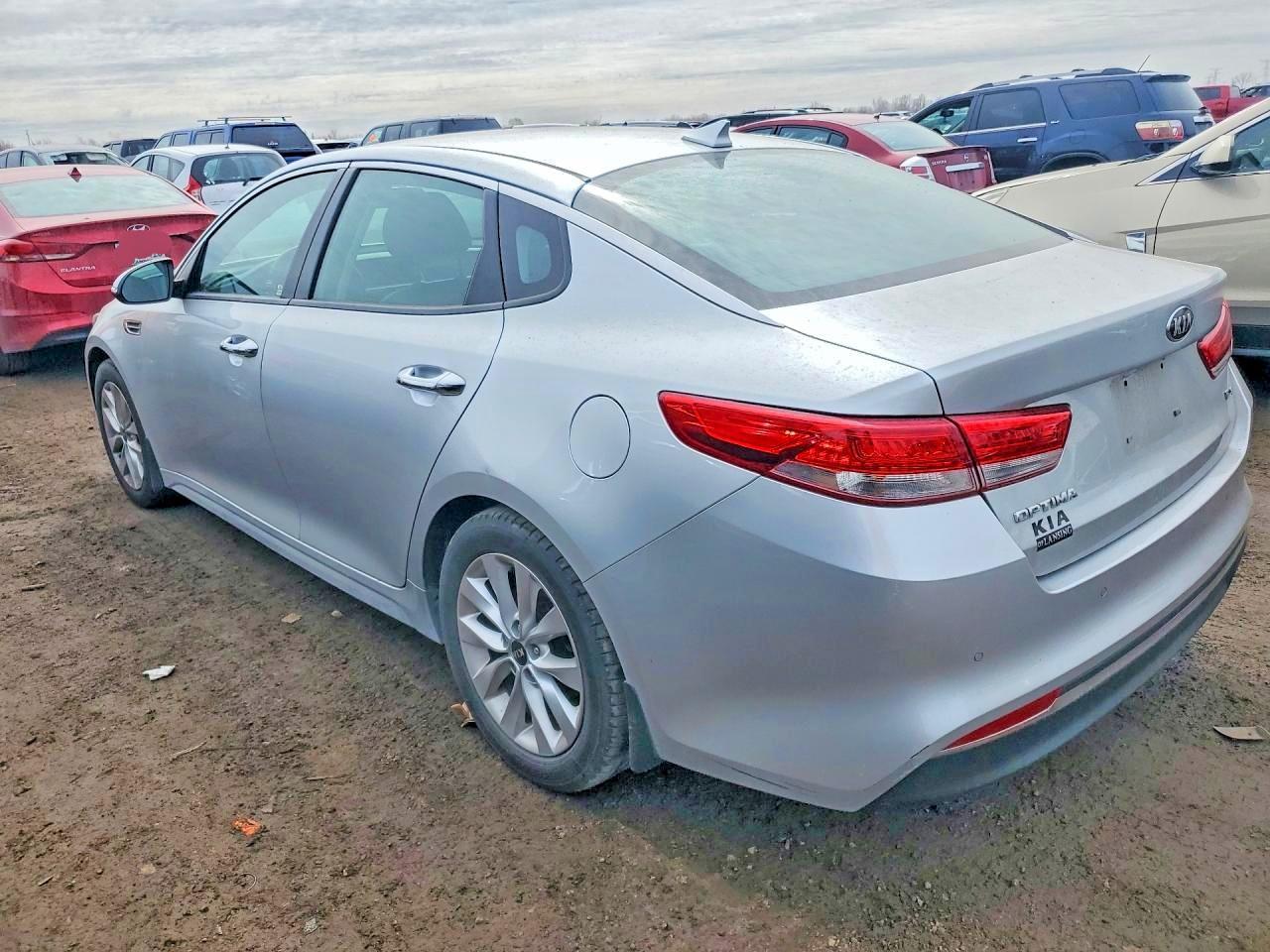 2018 Kia Optima Ex - Image 2