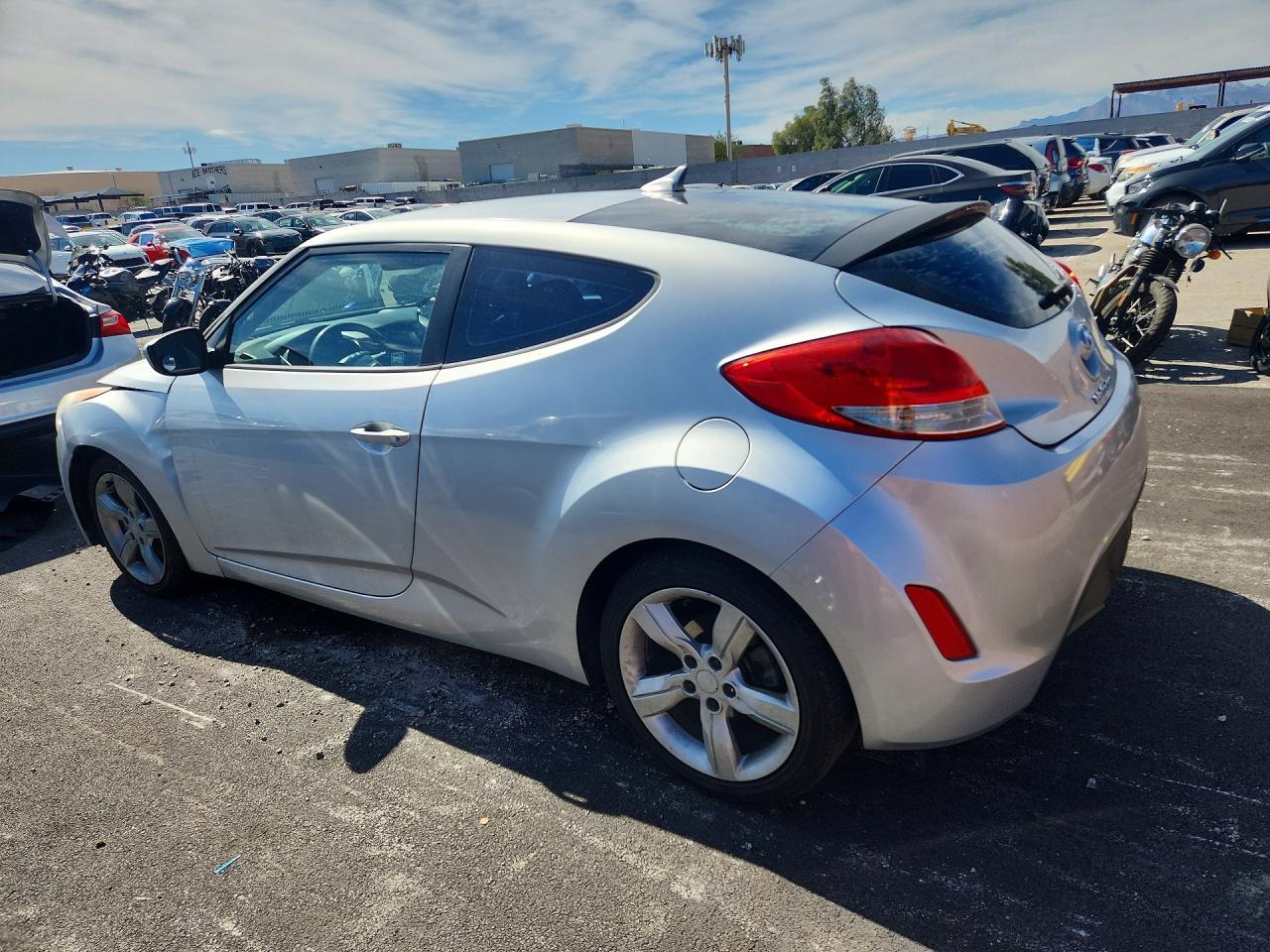 2013 Hyundai Veloster Base - Фото 2