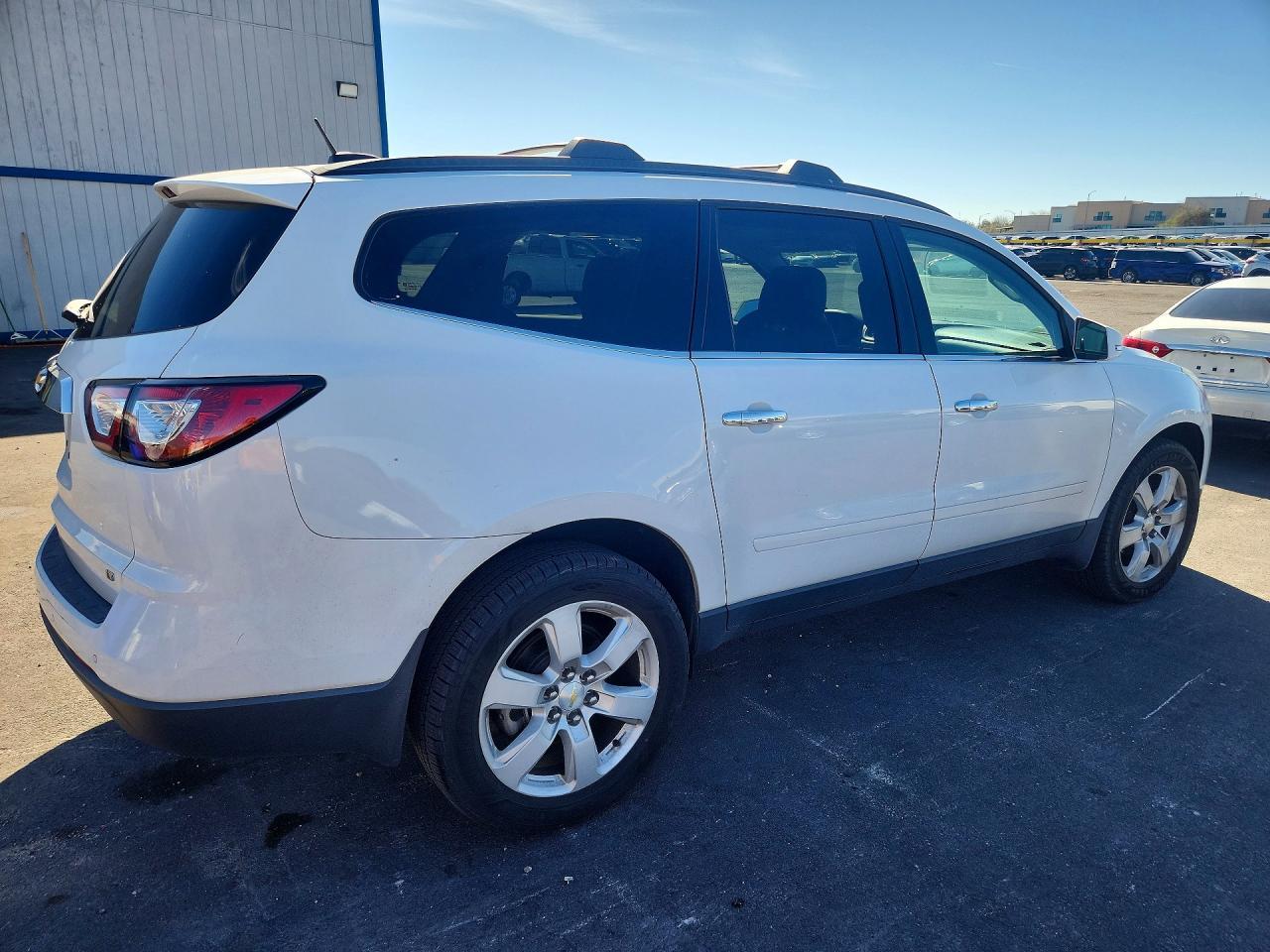 2017 Chevrolet Traverse Lt - Image 3