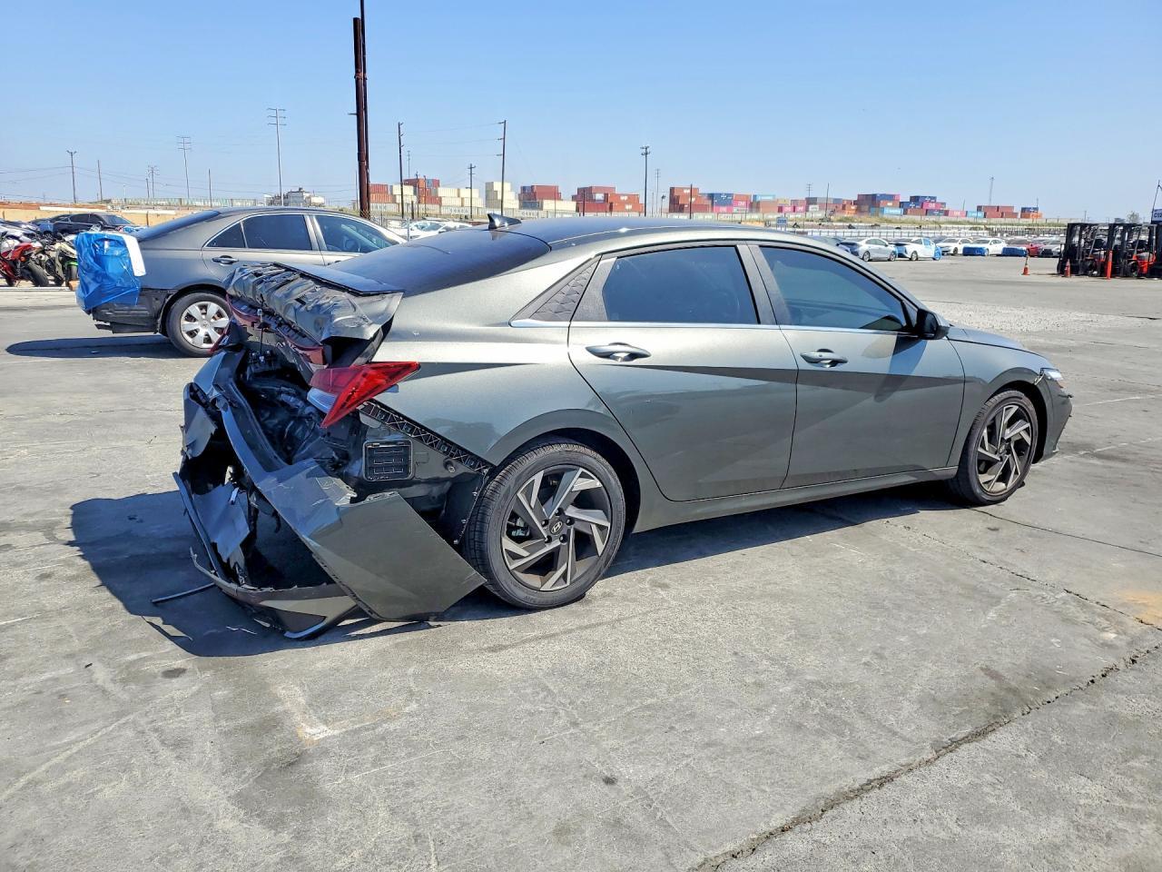 2025 Hyundai Elantra Sel Convenience - Image 3