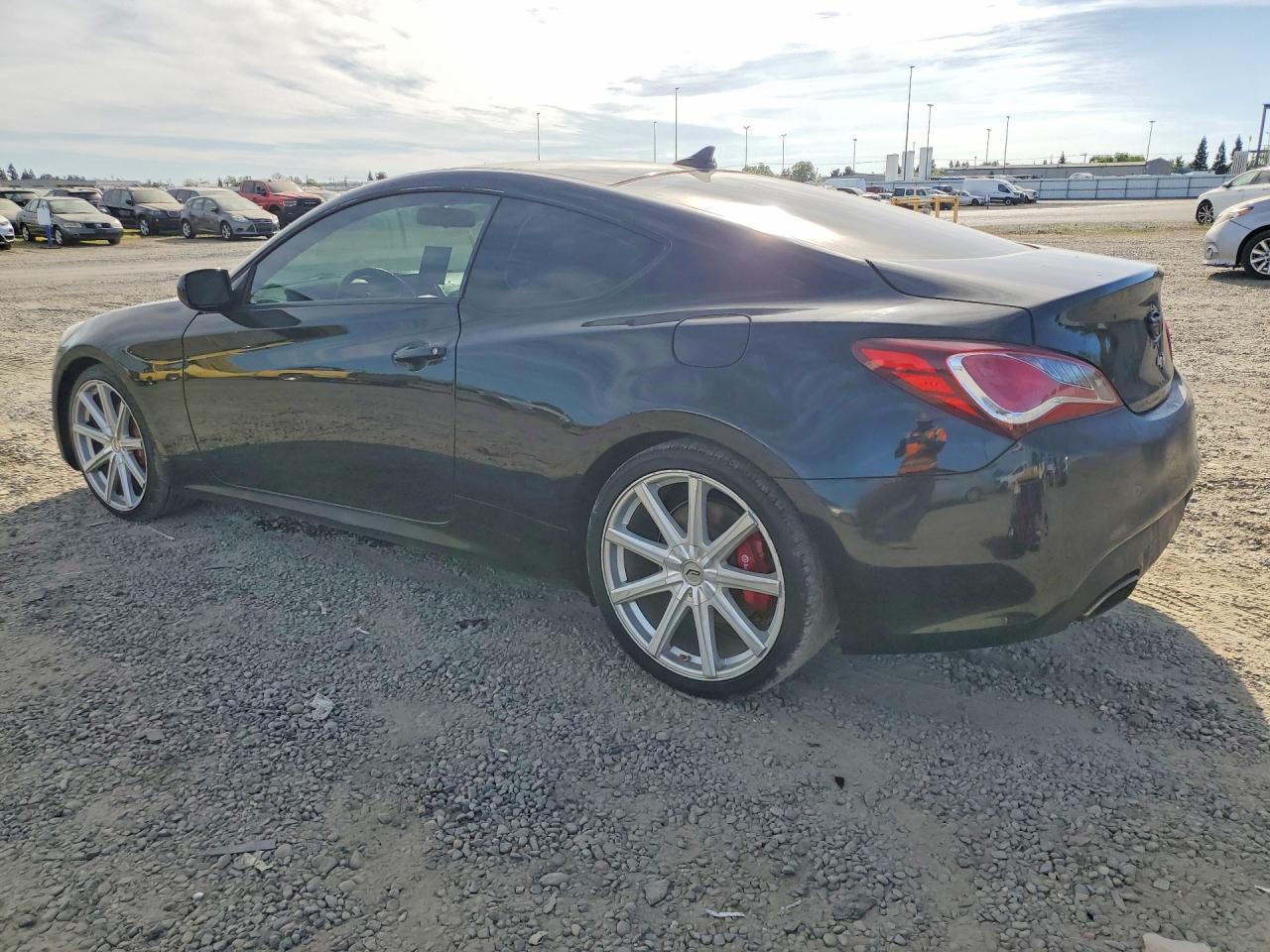 2013 Hyundai Genesis Coupe 3.8 R-Spec - Image 2