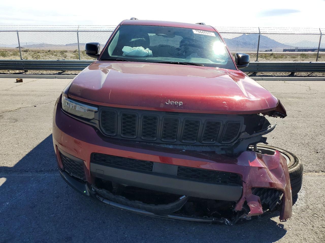 2023 Jeep Grand Cherokee L Laredo - Image 5