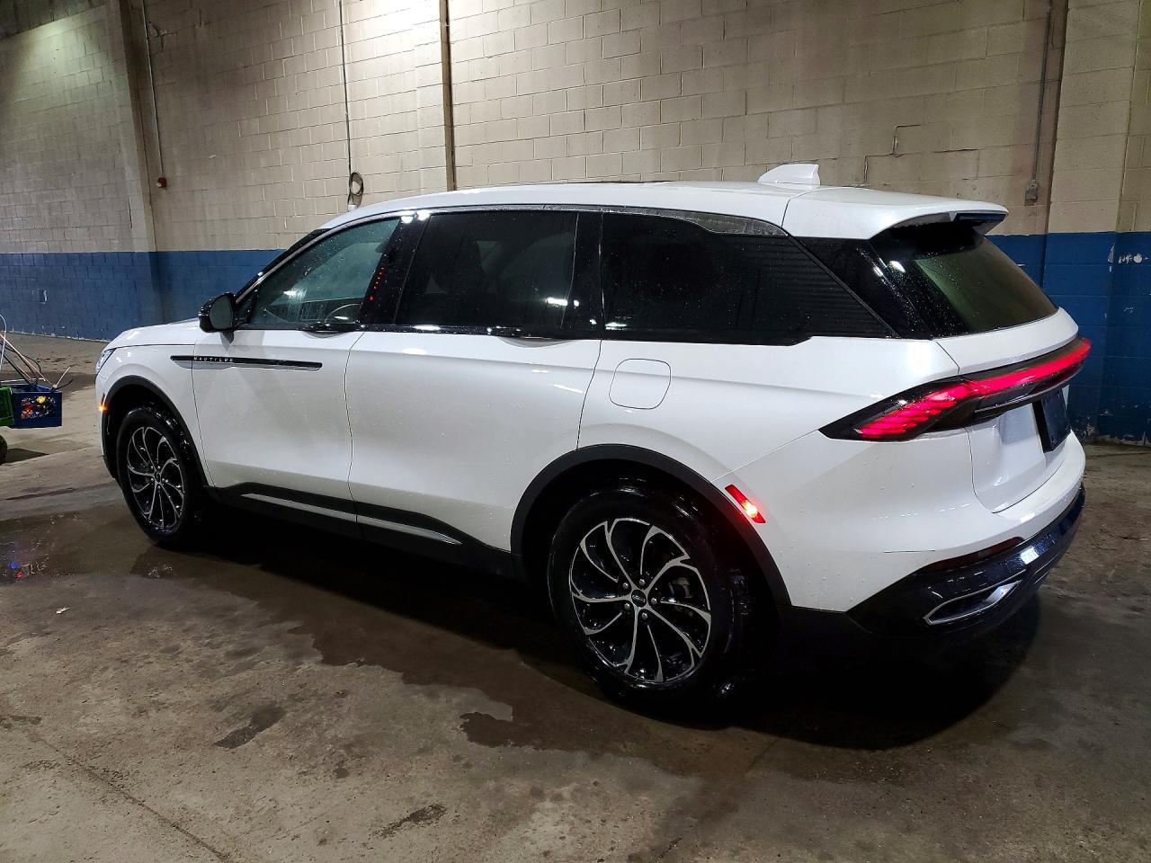 2025 Lincoln Nautilus Premiere - Image 2