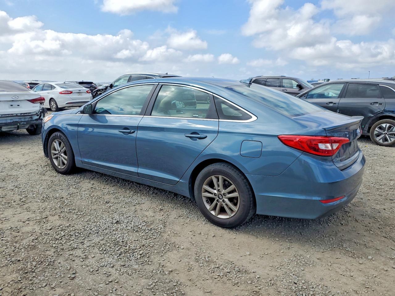 2017 Hyundai Sonata Base - Image 2