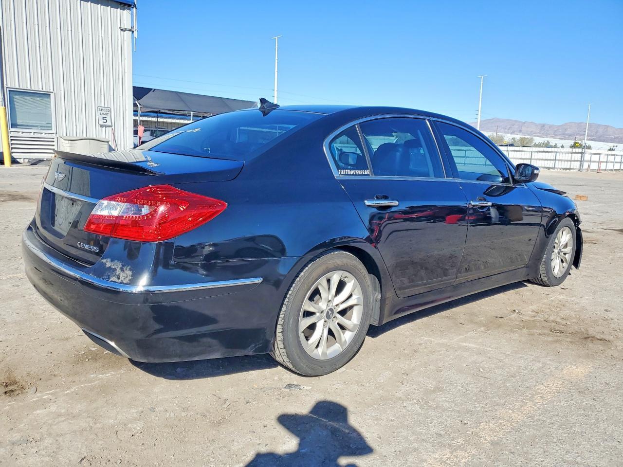 2013 Hyundai Genesis 3.8L - Фото 3