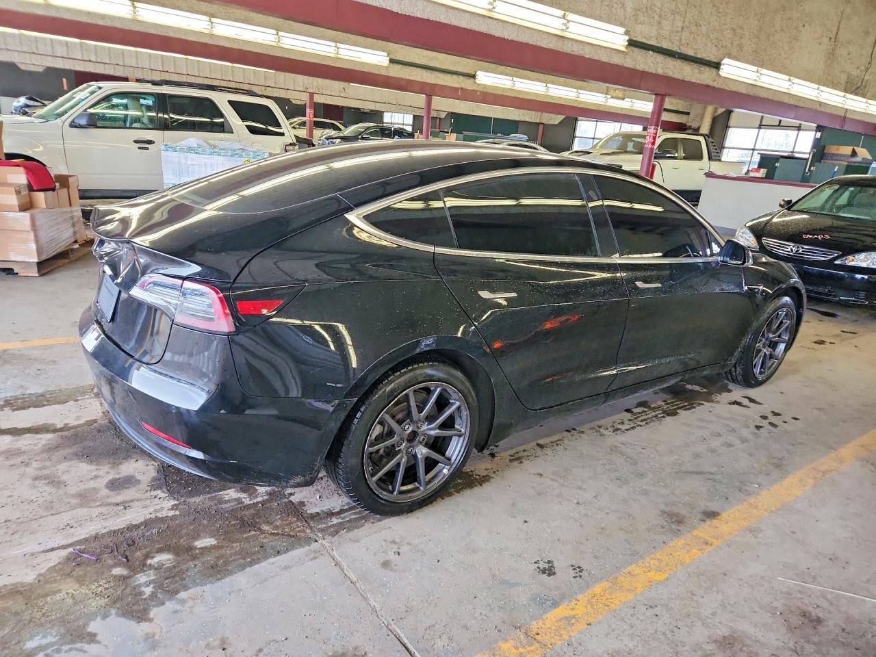 2019 Tesla Model 3 - Image 3