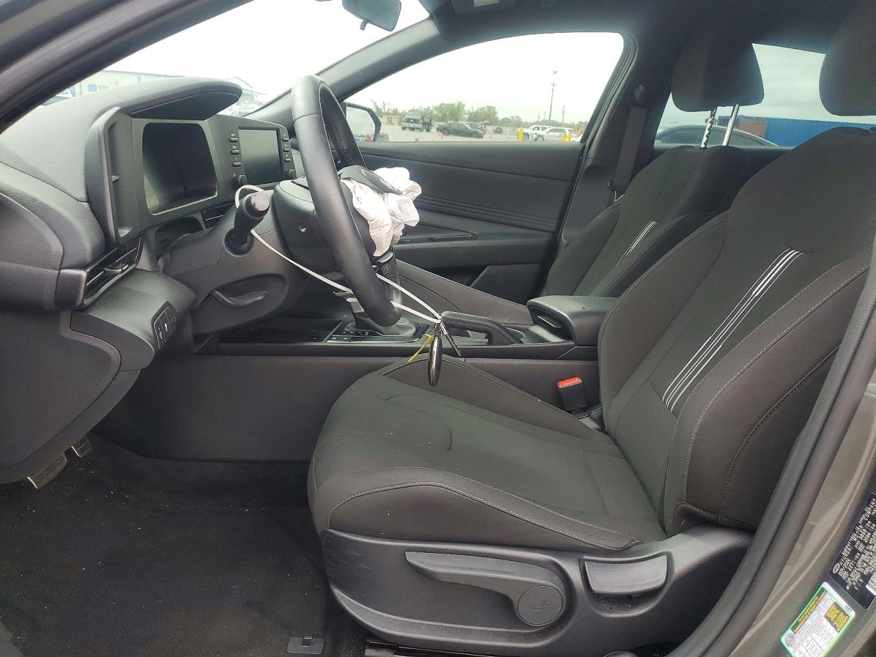 2025 Hyundai Elantra Sel Sport - Image 7