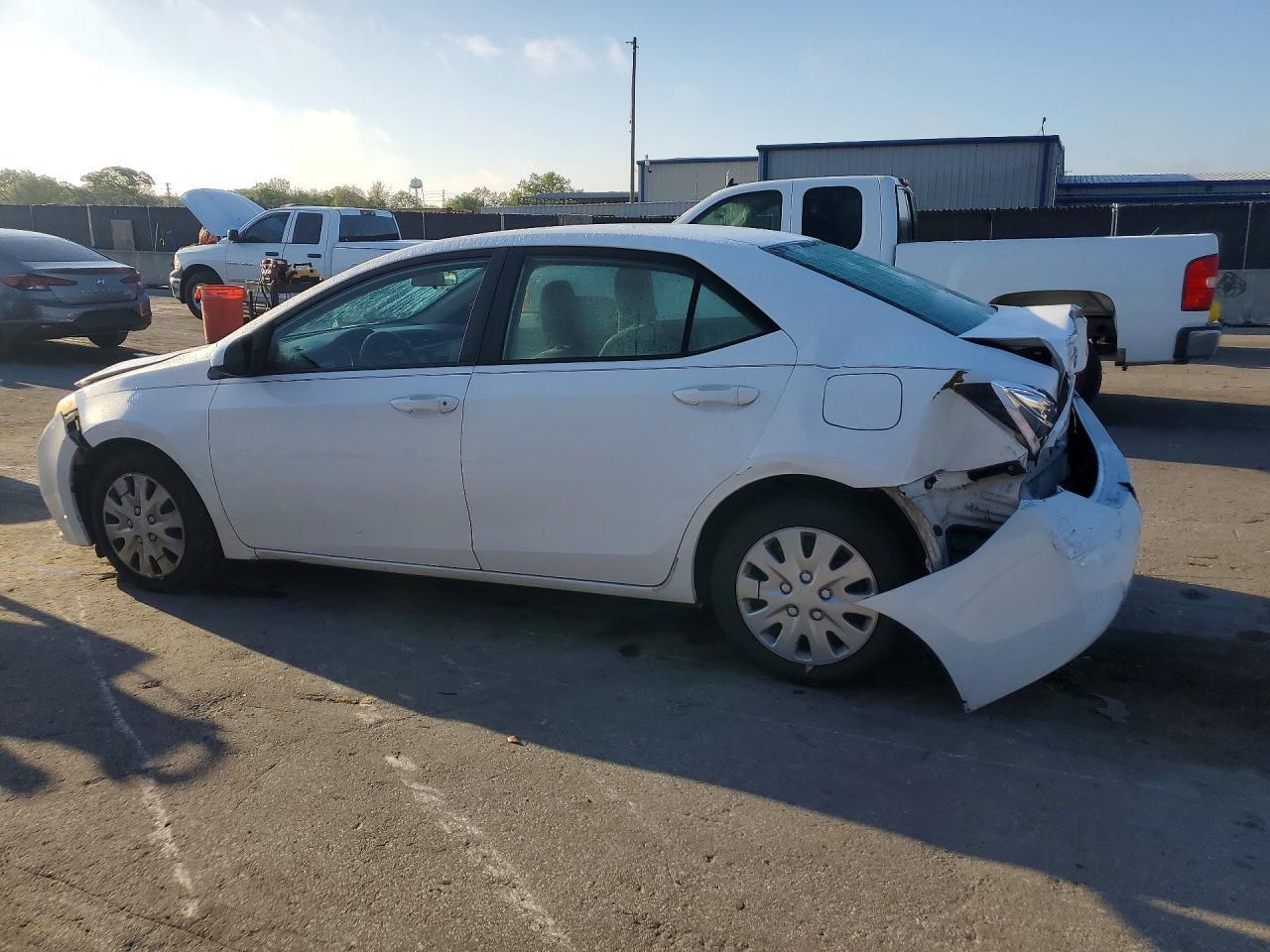 2015 Toyota Corolla L - Фото 2