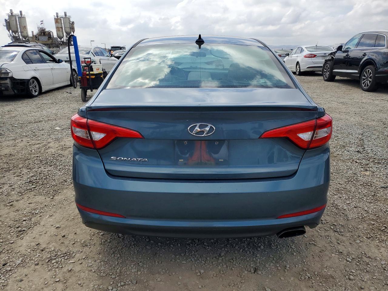 2017 Hyundai Sonata Base - Image 6