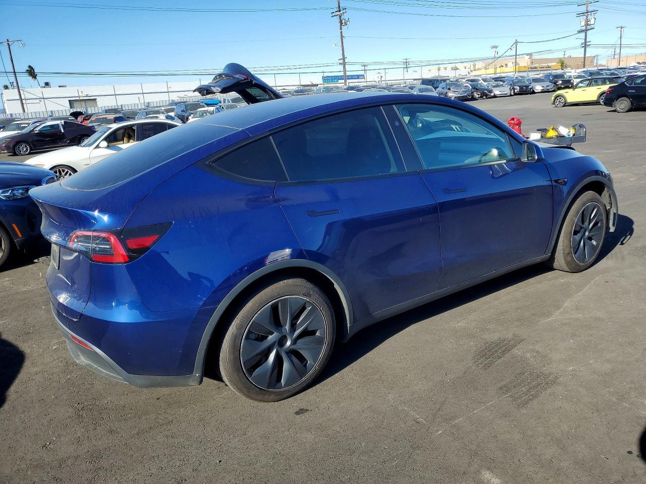 2024 Tesla Model Y - Фото 3