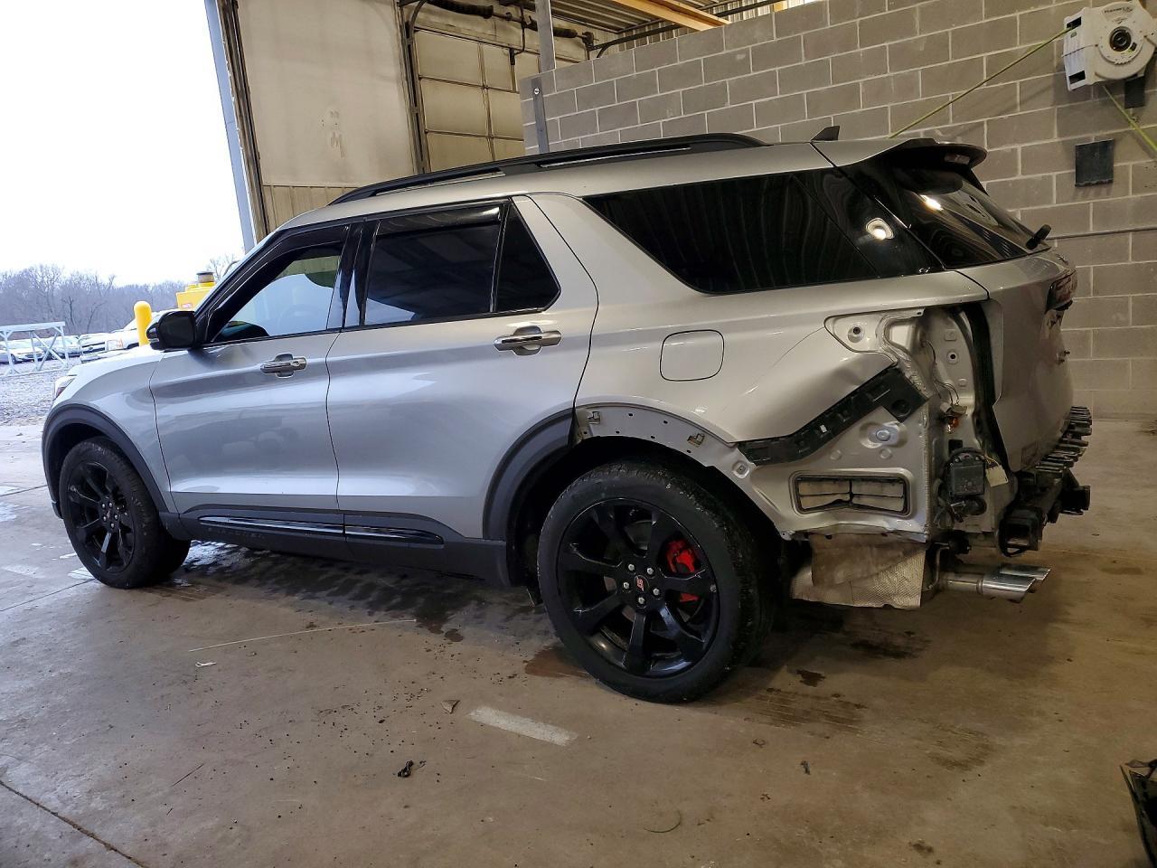 2021 Ford Explorer St - Image 2