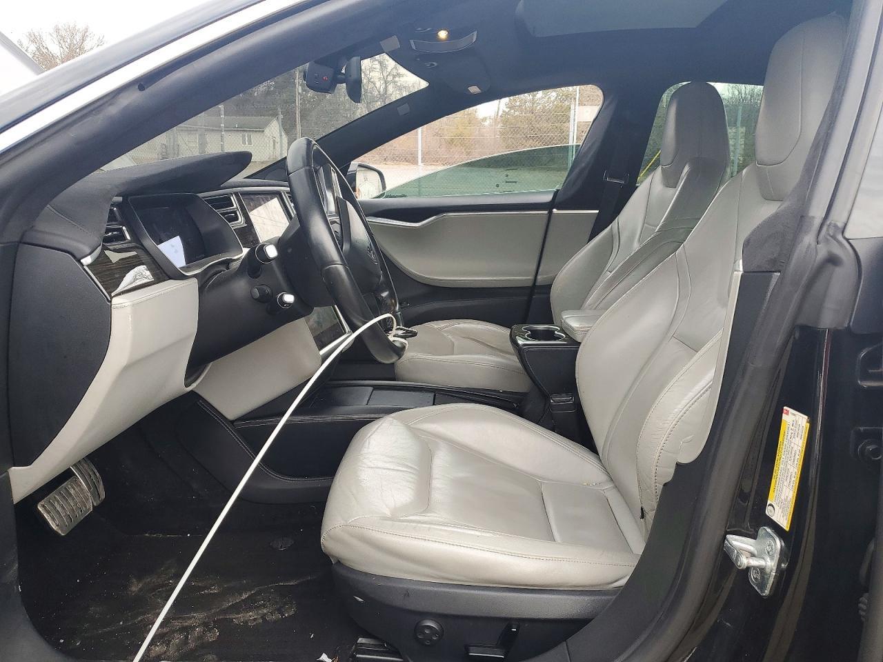 2015 Tesla Model S - Image 7