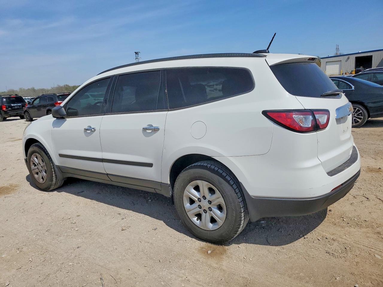 2016 Chevrolet Traverse Ls - Фото 2