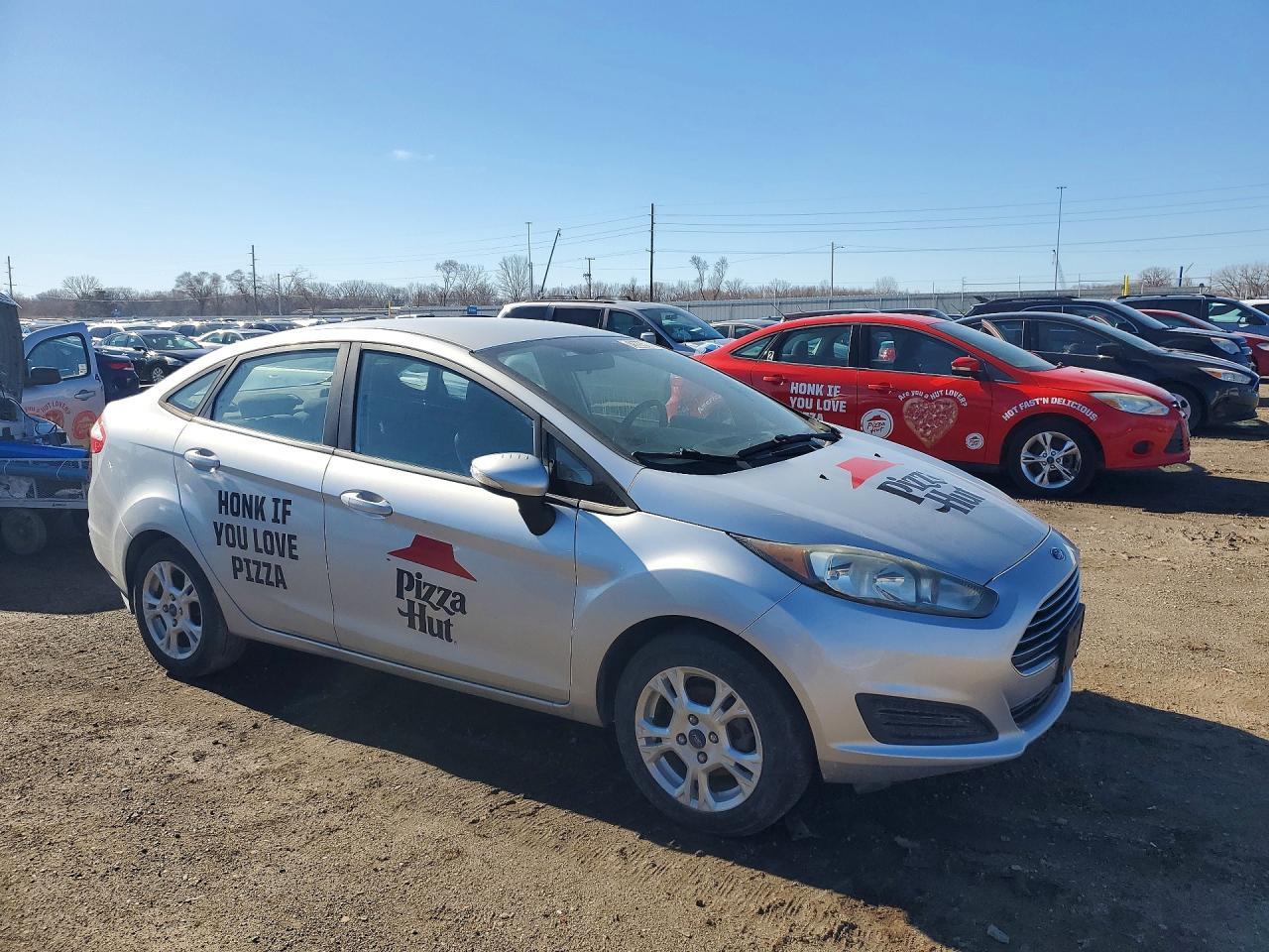 2015 Ford Fiesta Se - Фото 4