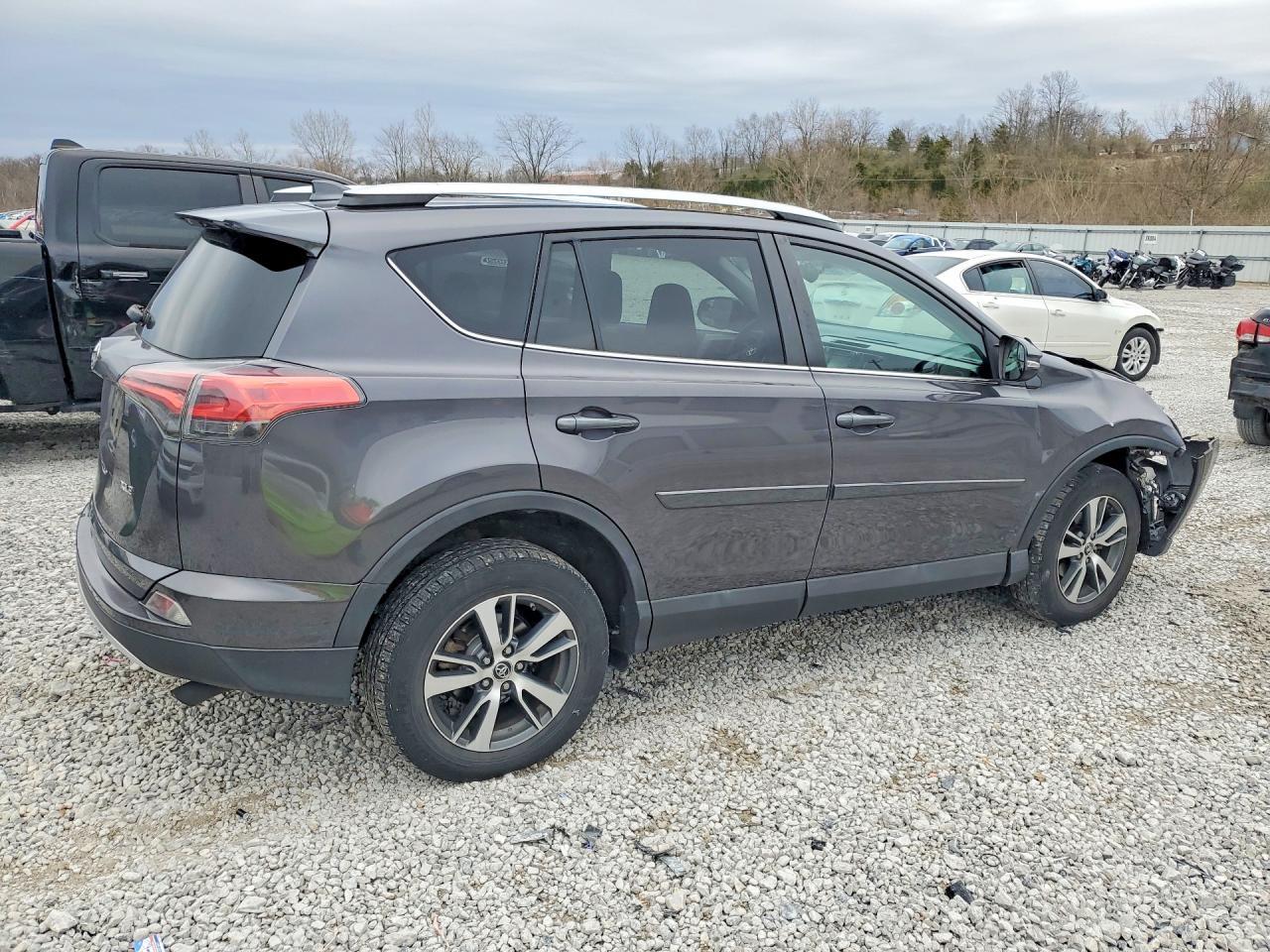 2016 Toyota Rav4 Xle - Image 3