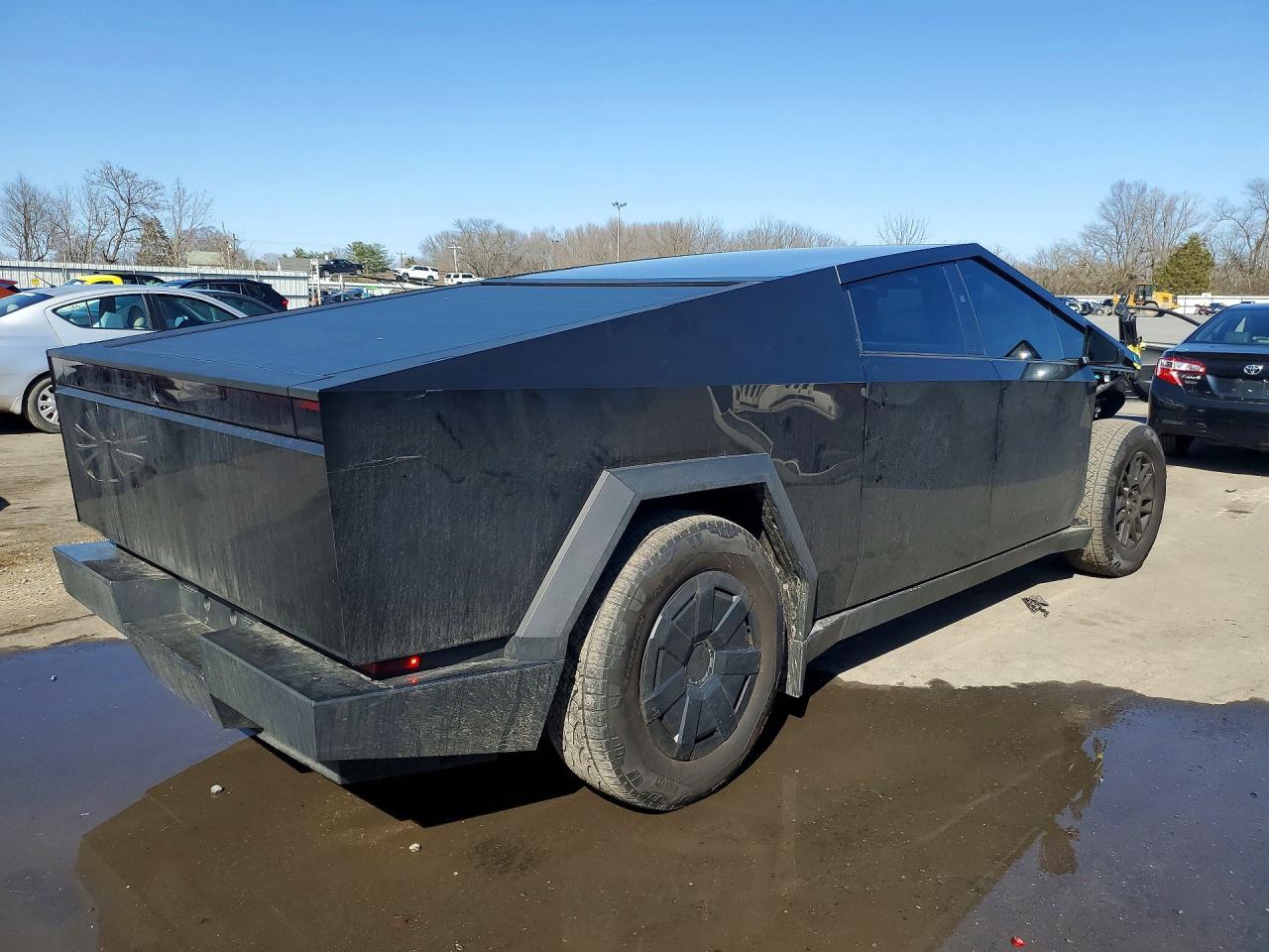 2025 Tesla Cybertruck - Image 3