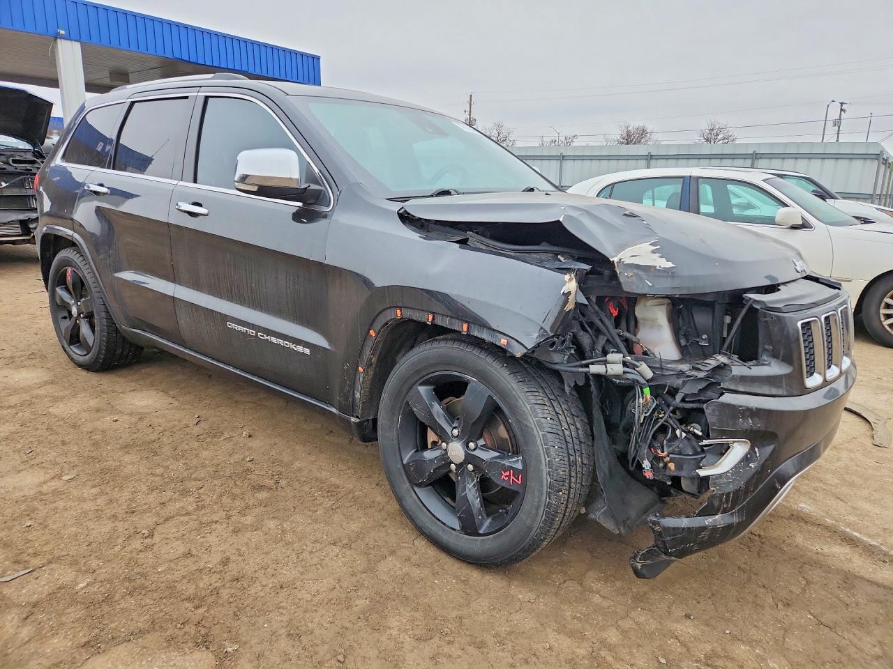 2015 Jeep Grand Cherokee Overland - Image 4