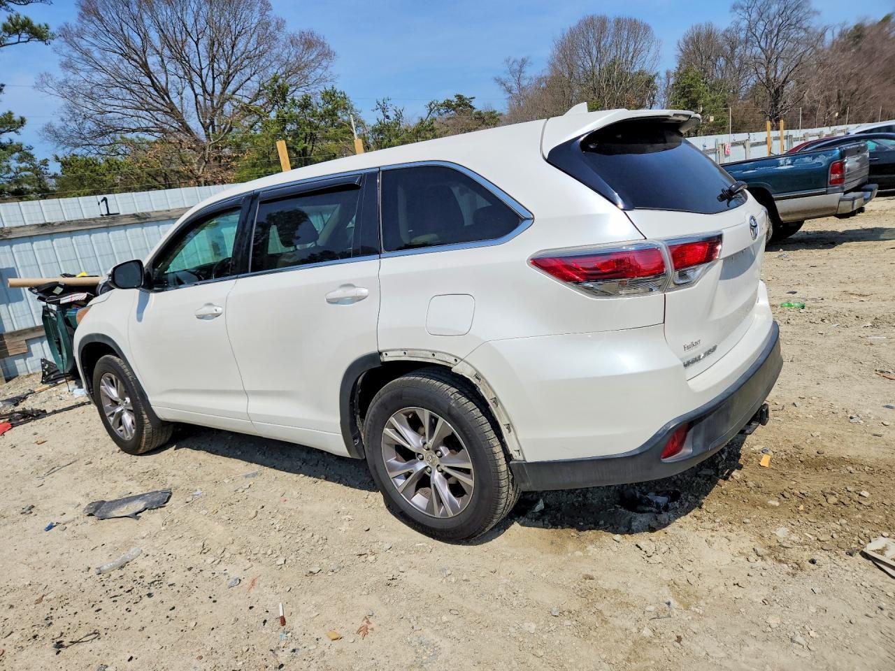 2015 Toyota Highlander Le Plus - Фото 2