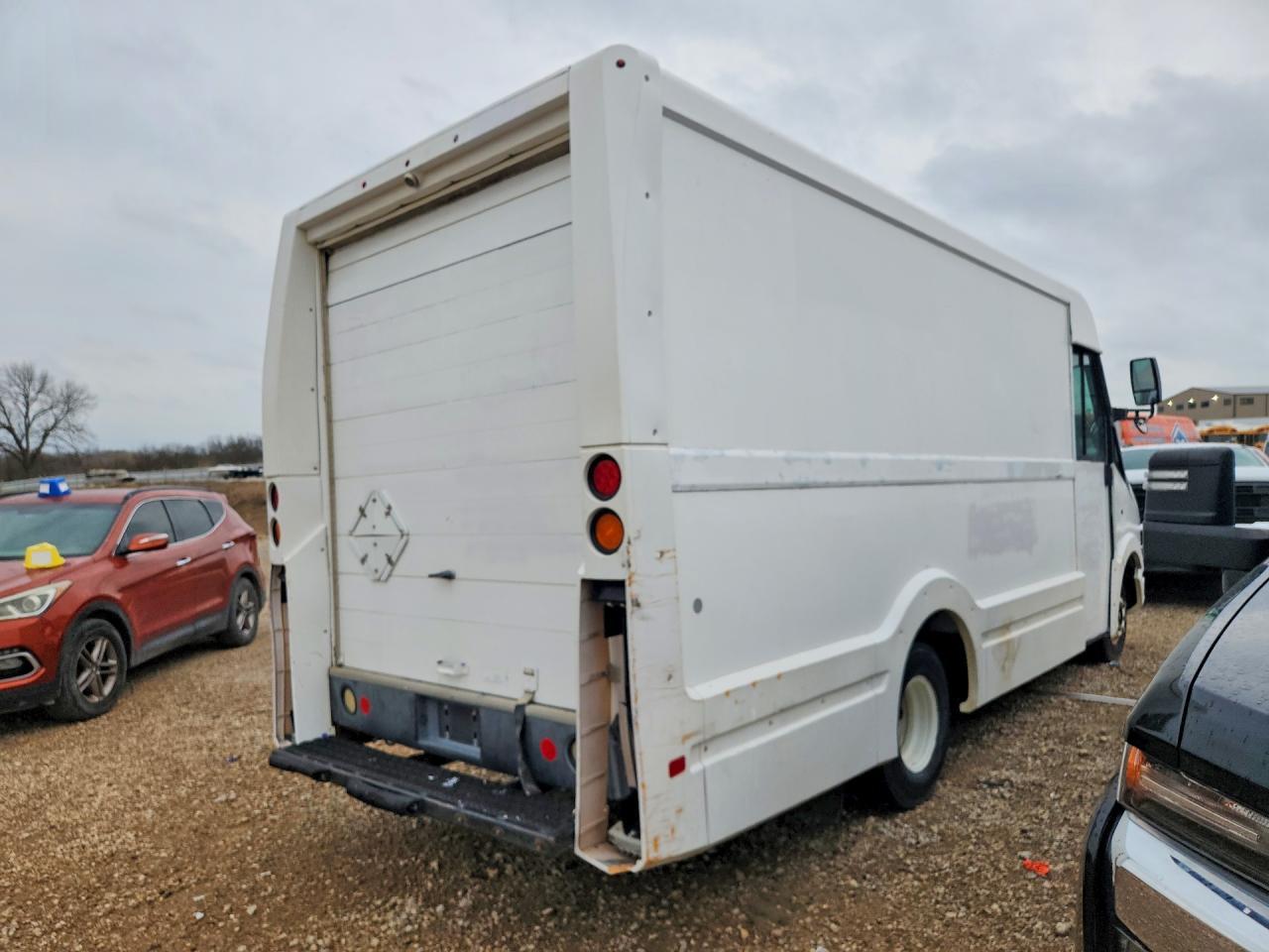 2012 Isuzu Npr - Image 3