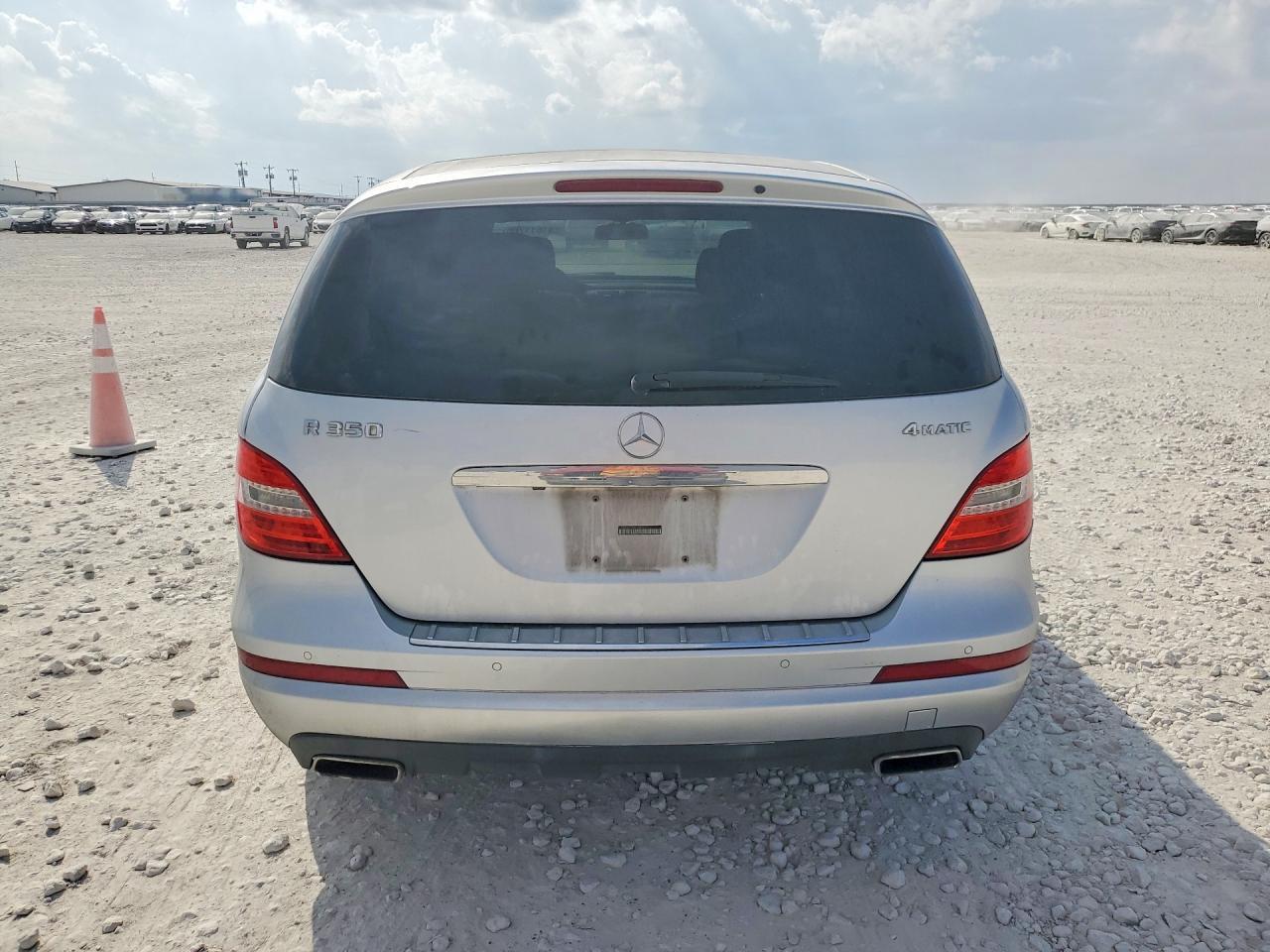 2011 Mercedes-Benz R 350 4Matic - Image 6