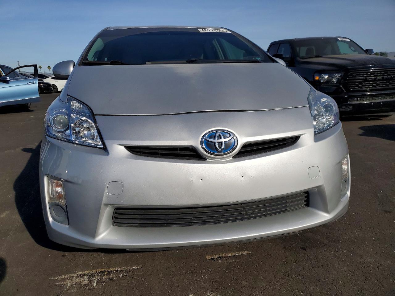 2011 Toyota Prius Three - Фото 5