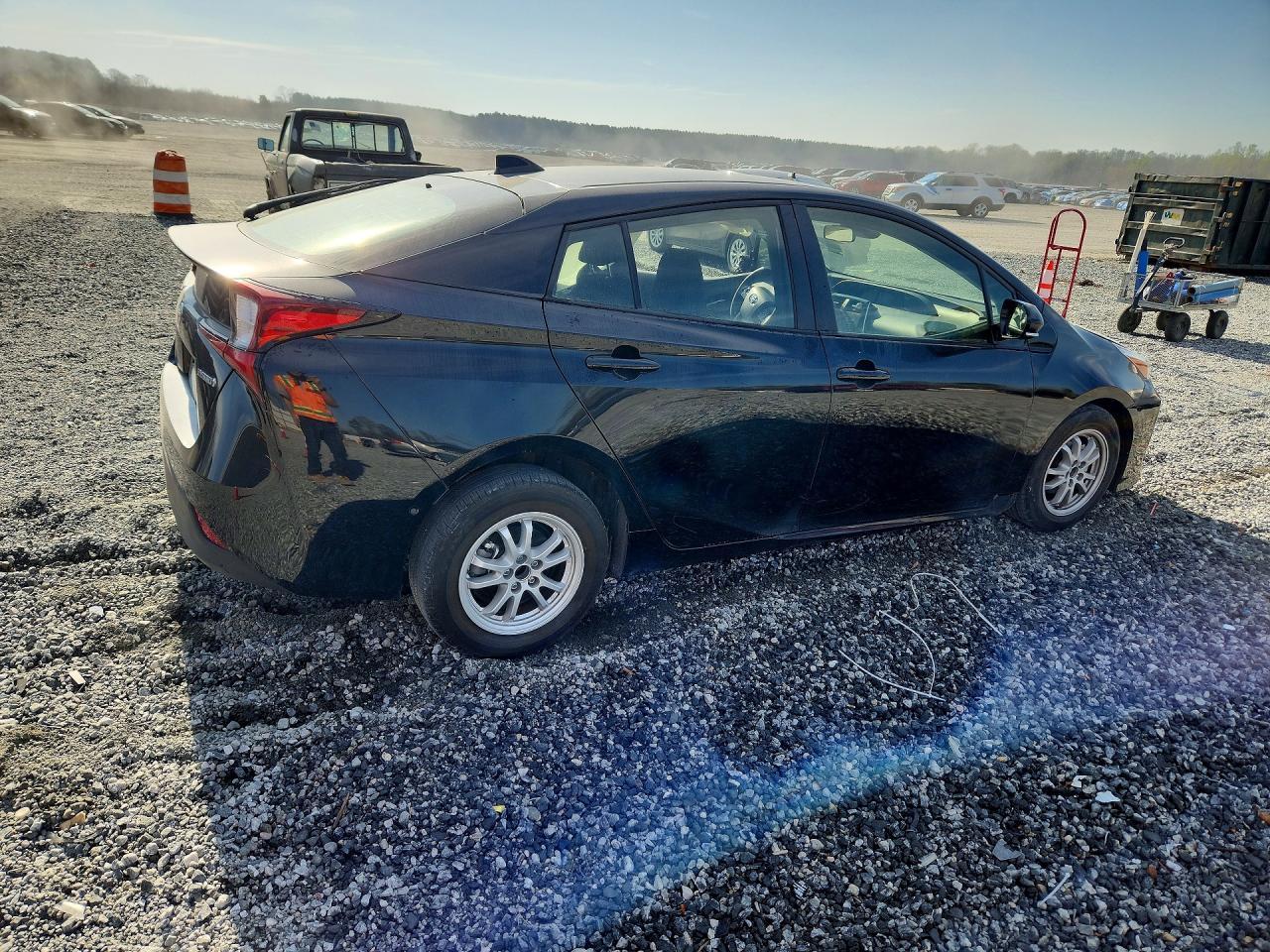 2022 Toyota Prius Le - Фото 3