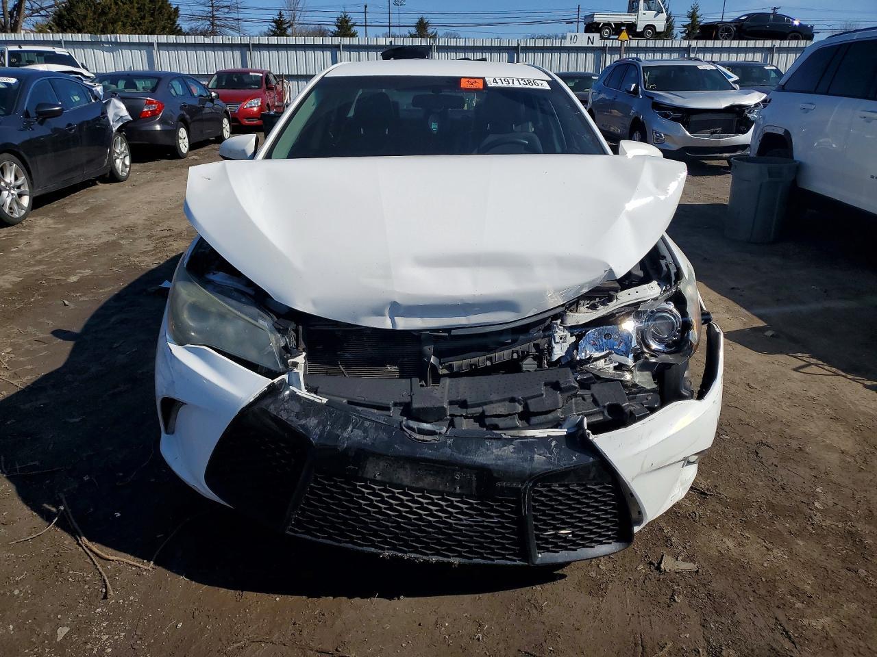 2016 Toyota Camry Se - Image 5