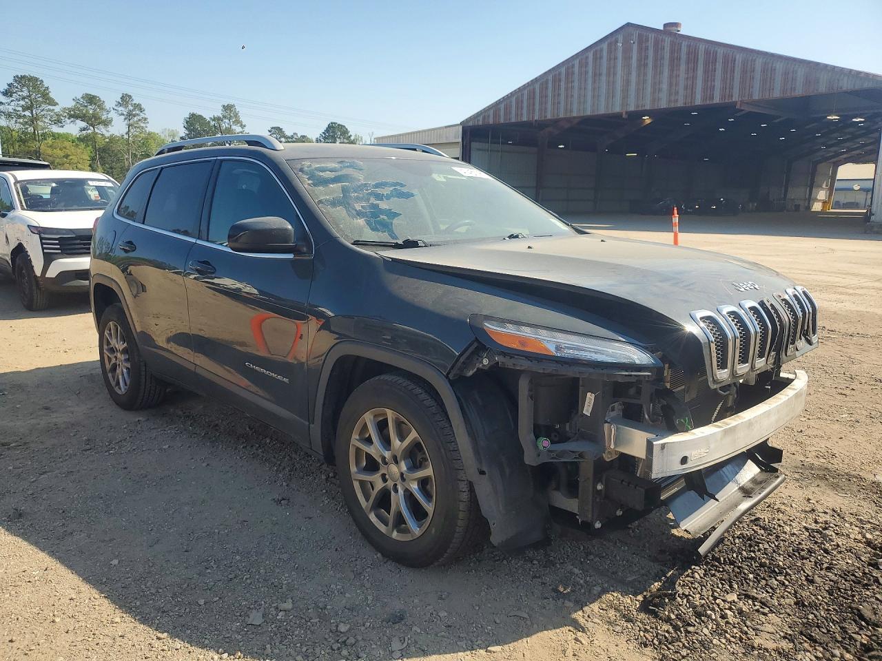 2018 Jeep Cherokee Latitude Plus - Image 4