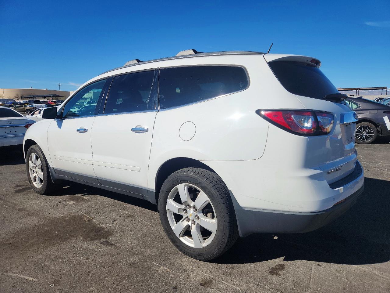 2017 Chevrolet Traverse Lt - Image 2