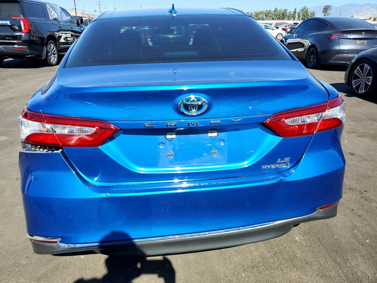 2020 Toyota Camry Hybrid Le - Фото 6