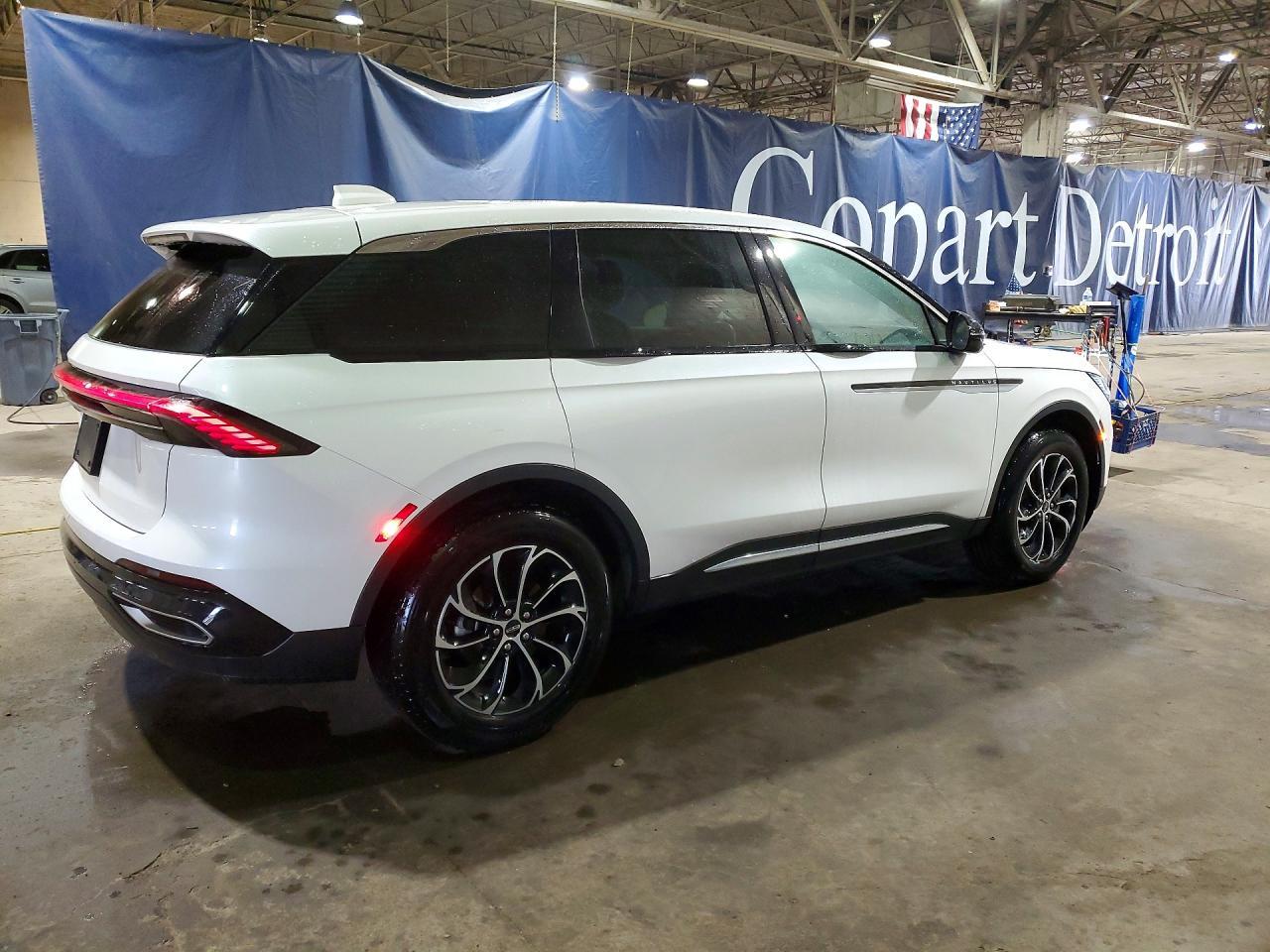 2025 Lincoln Nautilus Premiere - Image 3