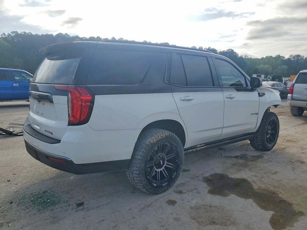 2022 GMC Yukon At4 - Image 3