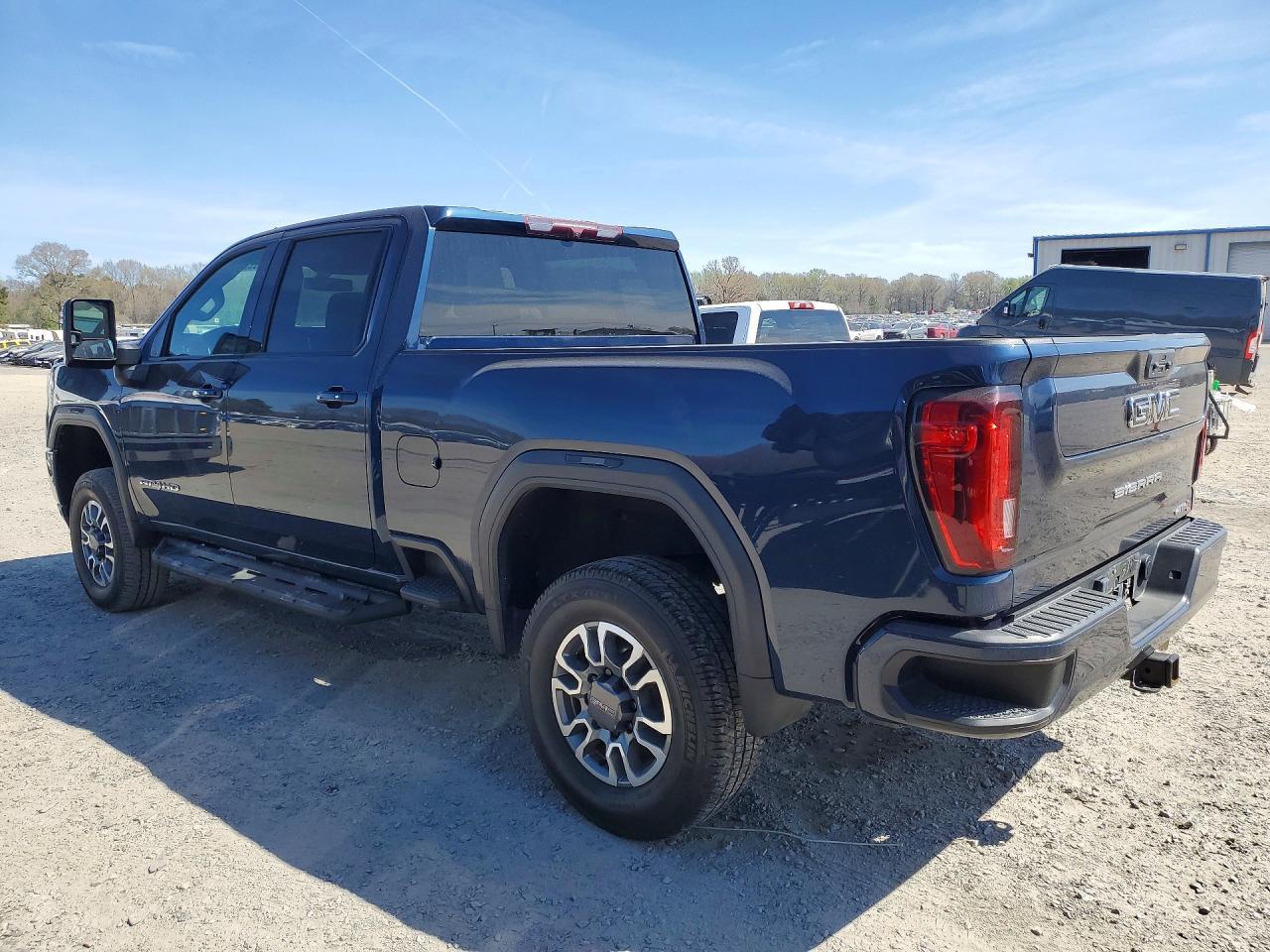 2022 GMC Sierra K3500 At4 - Фото 2