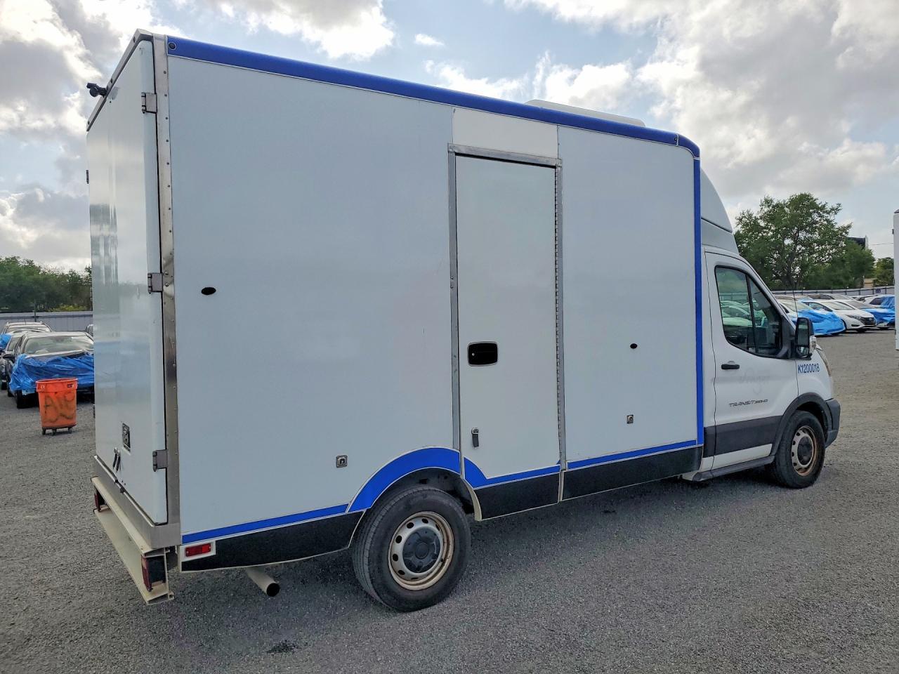2020 Ford Transit Delivery Truck - Фото 3