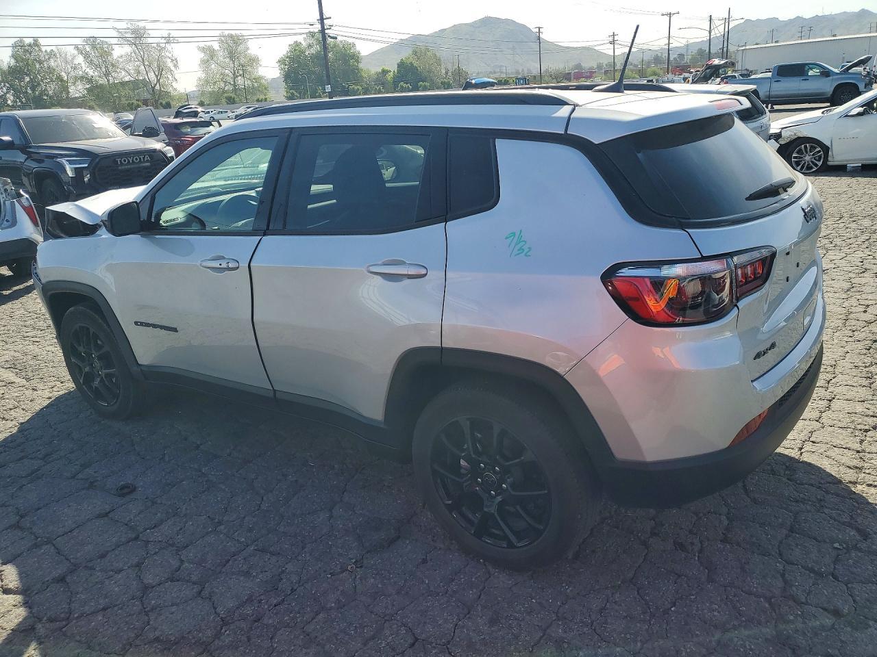 2025 Jeep Compass Latitude - Image 2