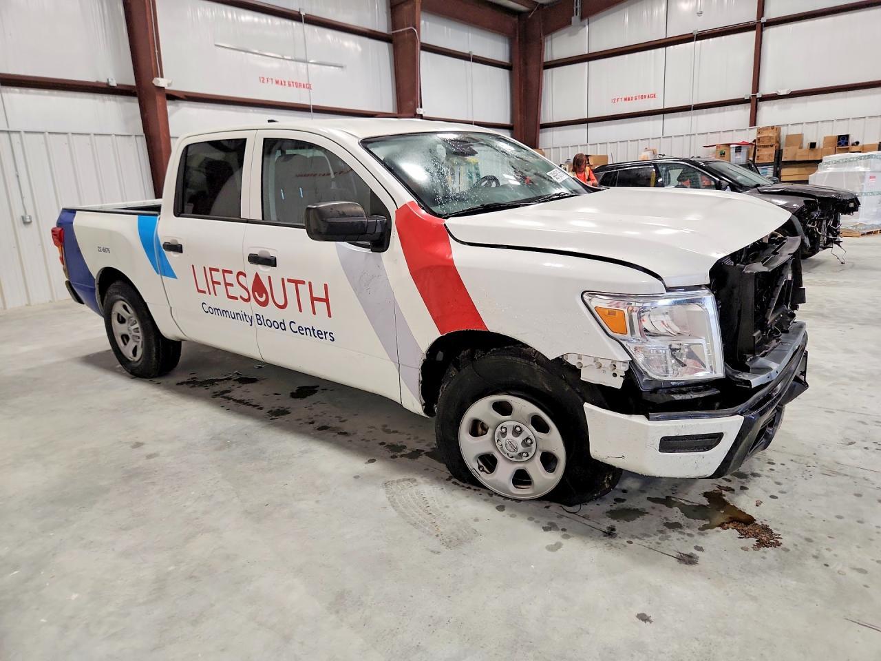 2022 Nissan Titan S - Image 4