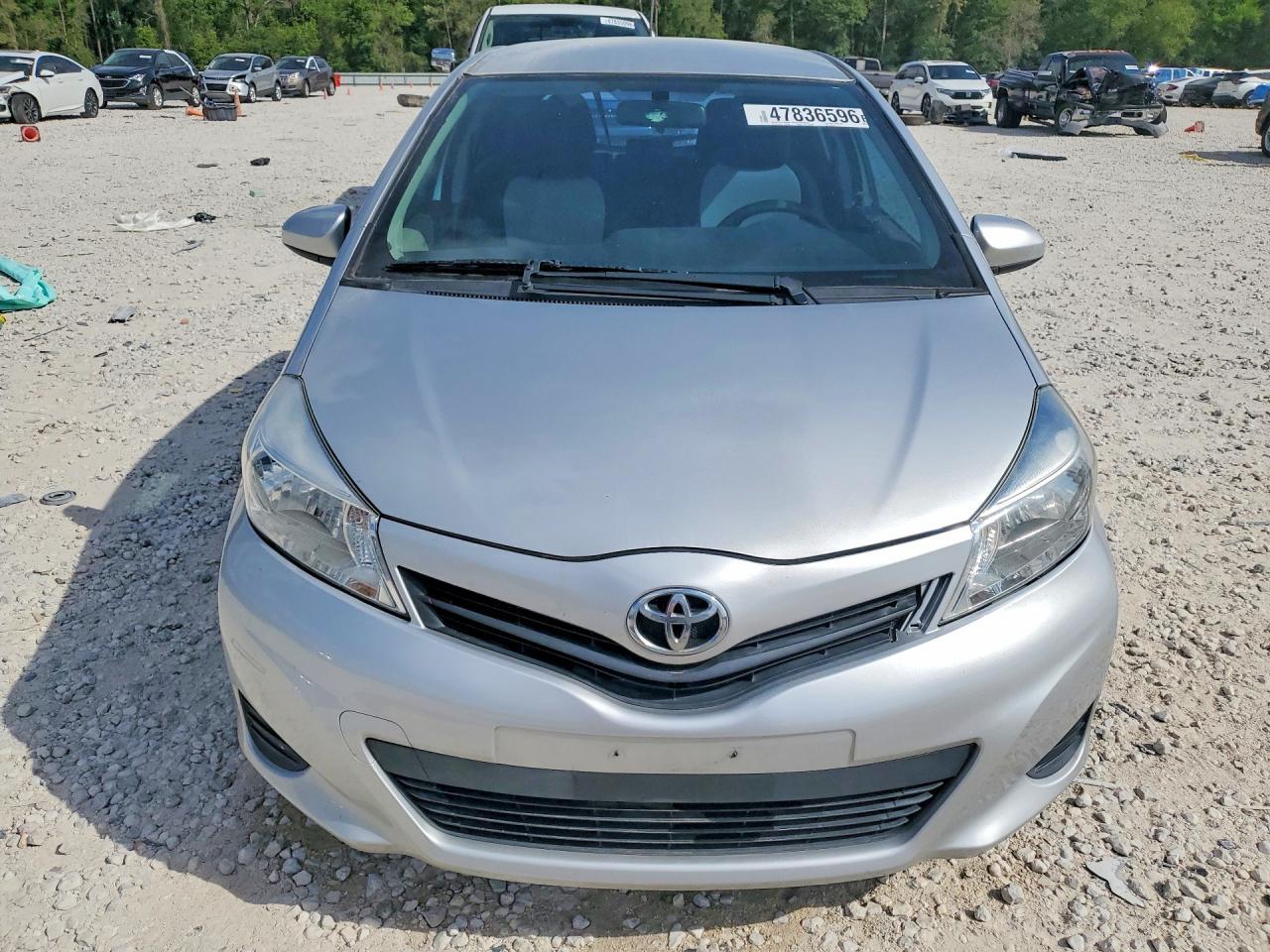 2013 Toyota Yaris 5-Door Le - Image 5